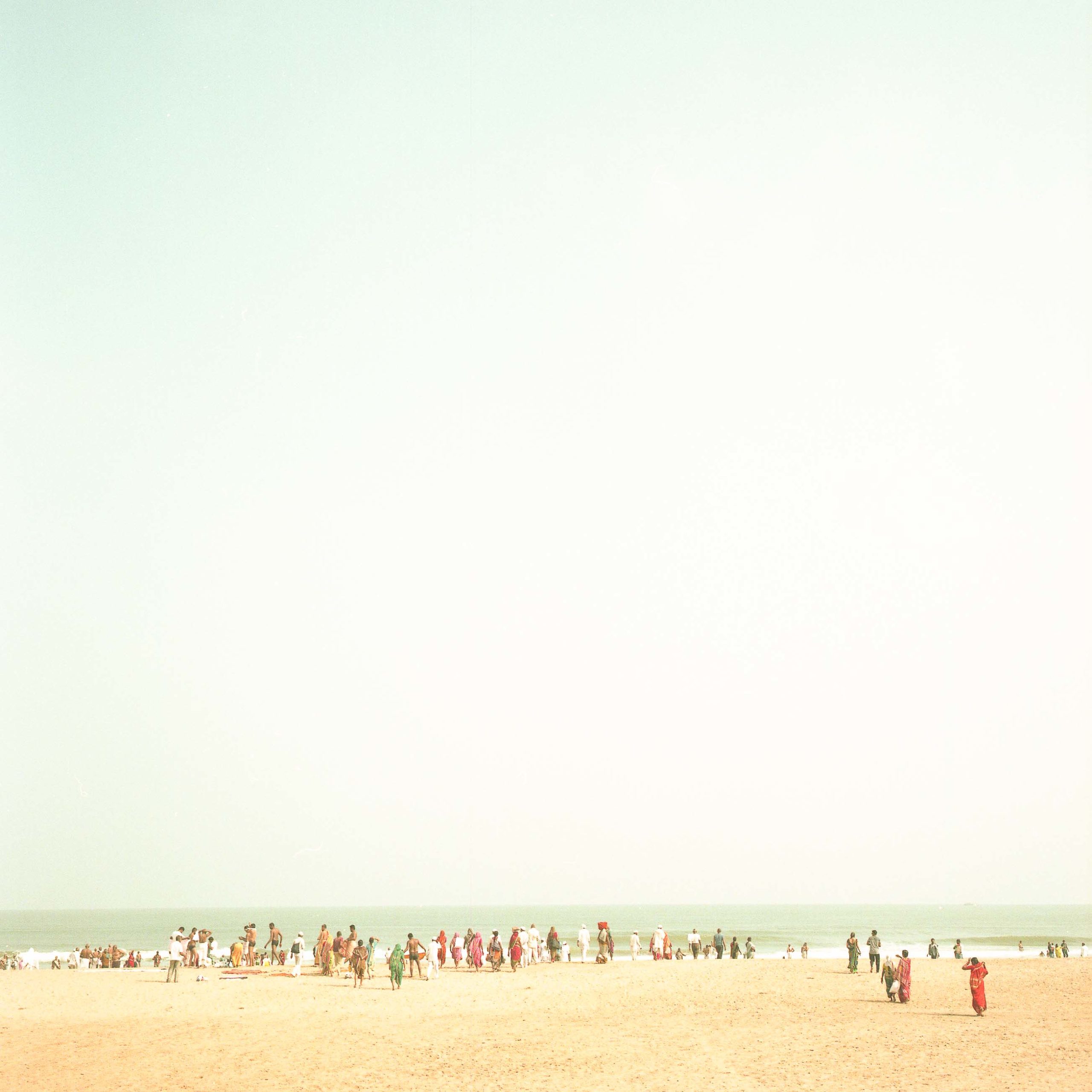 people at the beach, India, fine art photograph, seascape, travel photography, fotografo, film photography, raffaele ferrari photography